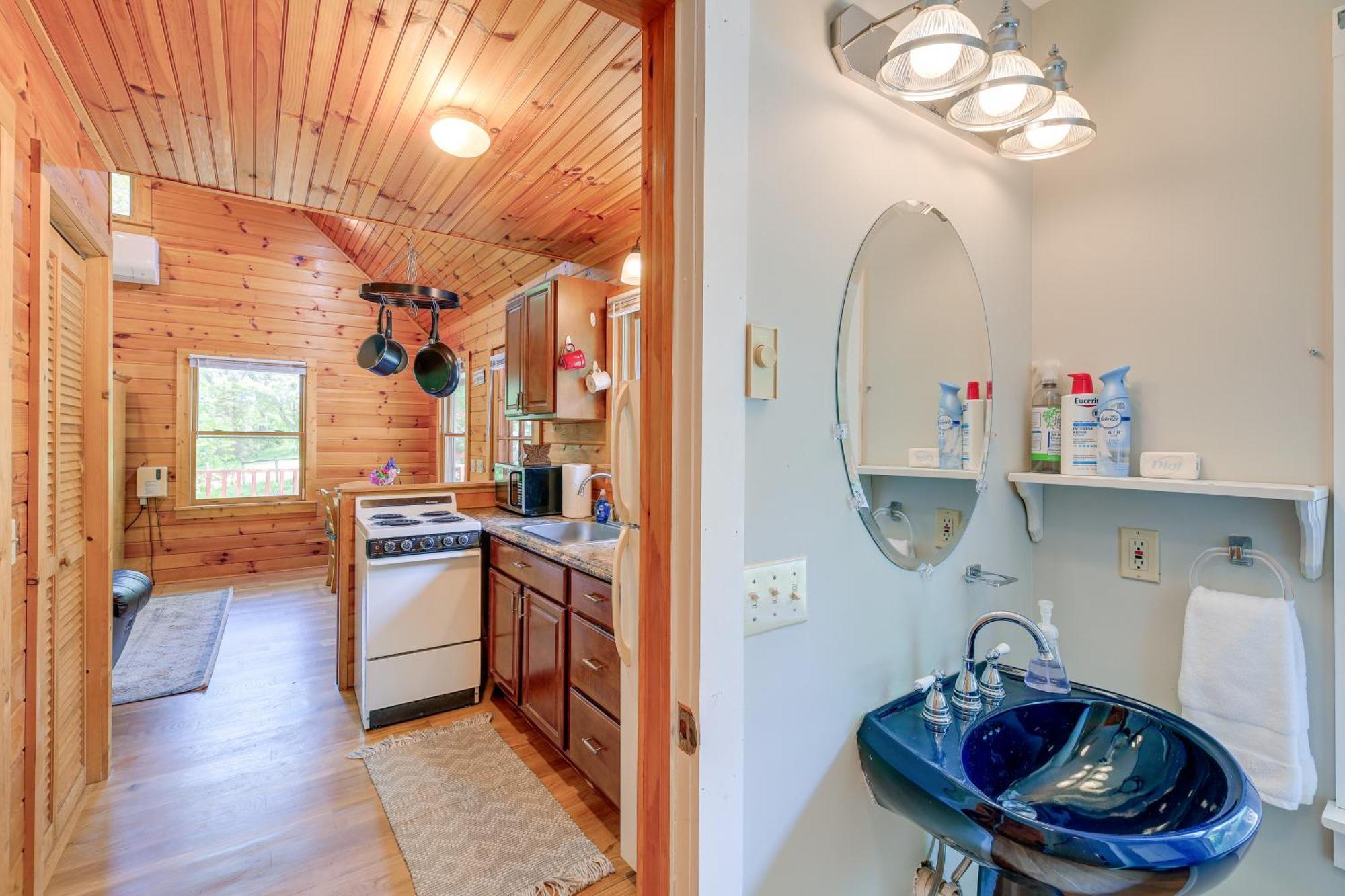 Quaint Blue Ridge Cabin Rental With On-Site Stream! Sparta ภายนอก รูปภาพ
