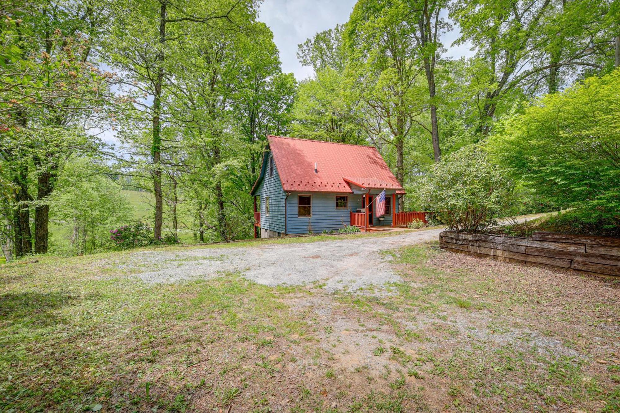 Quaint Blue Ridge Cabin Rental With On-Site Stream! Sparta ภายนอก รูปภาพ