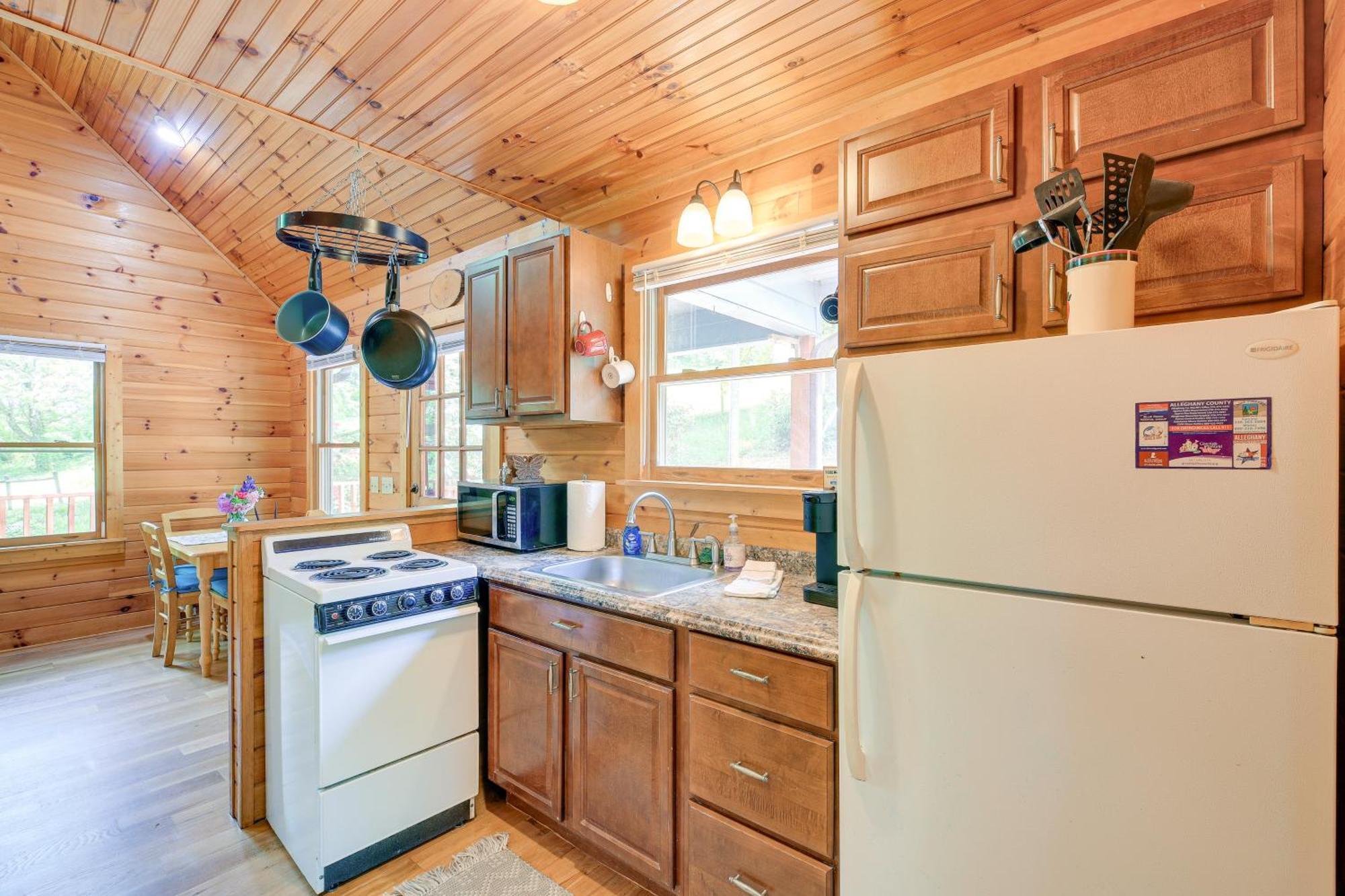 Quaint Blue Ridge Cabin Rental With On-Site Stream! Sparta ภายนอก รูปภาพ