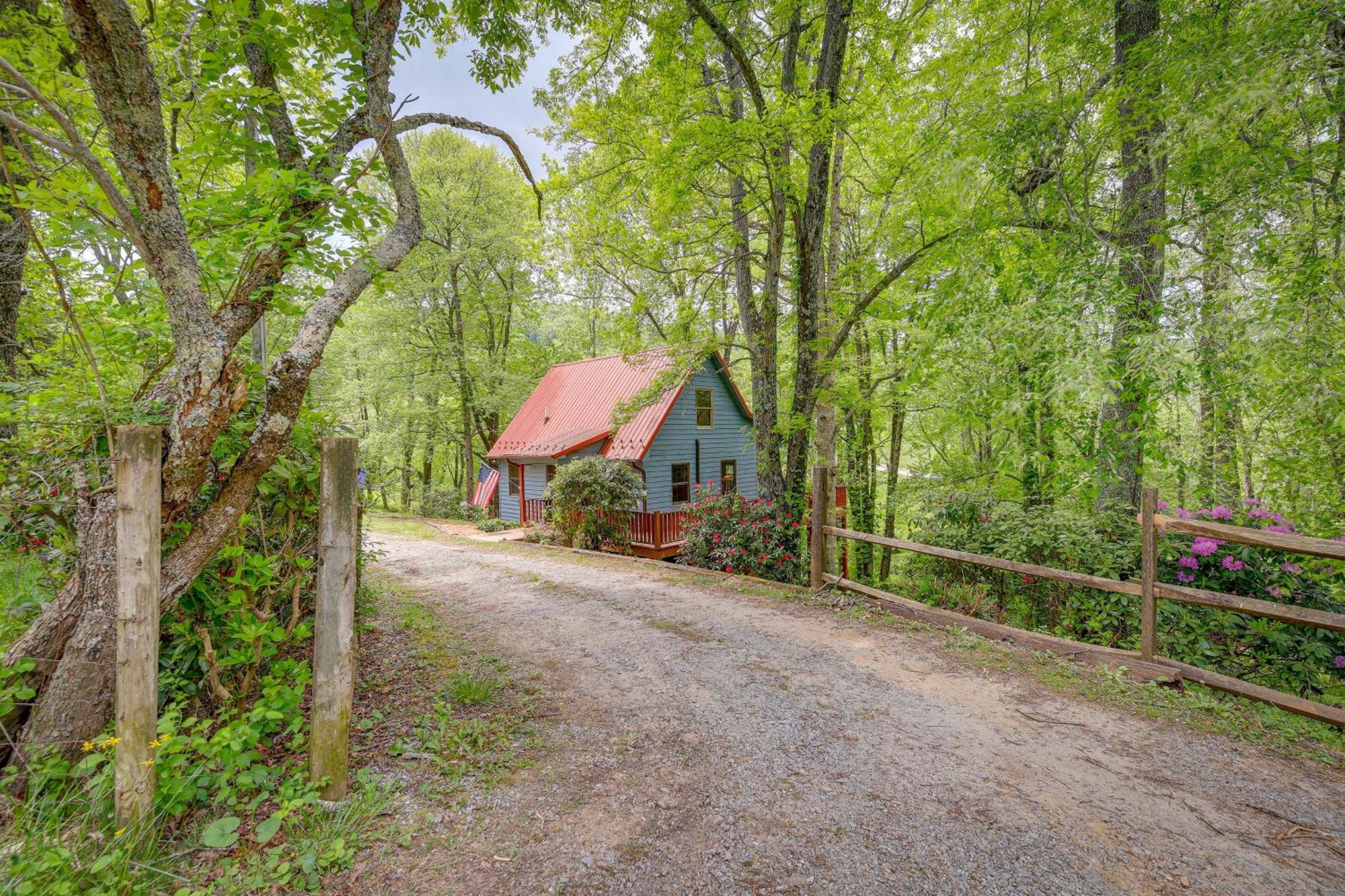 Quaint Blue Ridge Cabin Rental With On-Site Stream! Sparta ภายนอก รูปภาพ